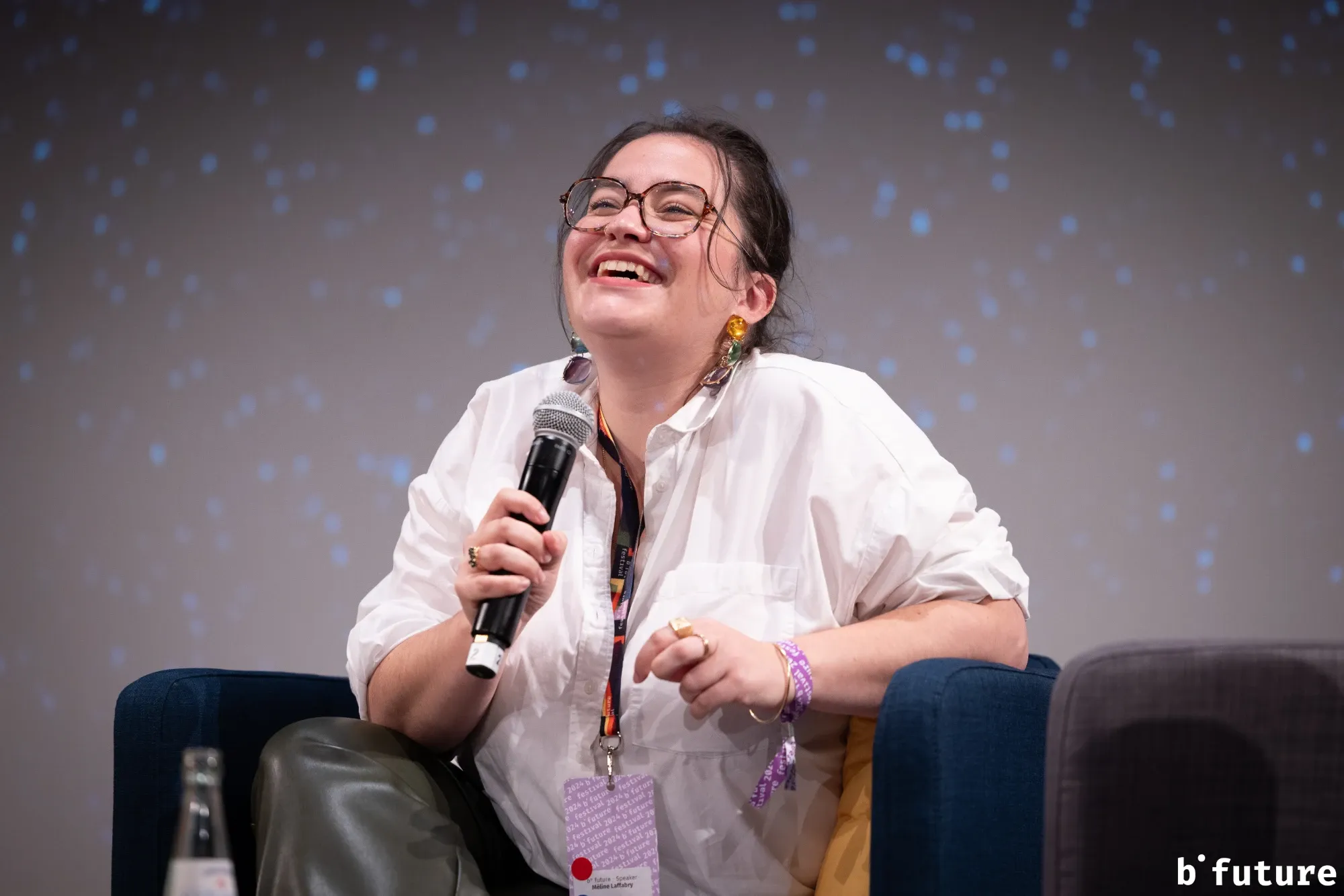 Méline Laffabry laughing on stage at the b° future festival, microphone in hand